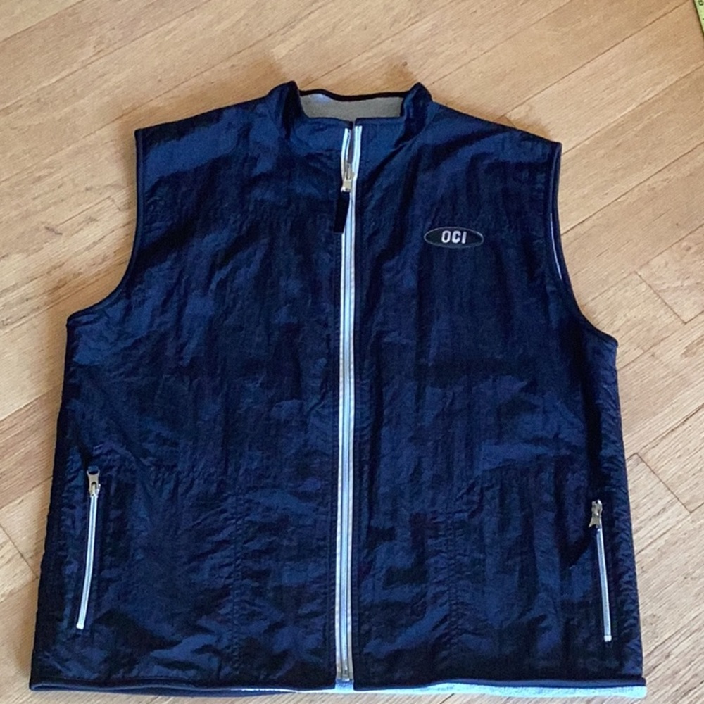 🔴Old College Inn reversible vest black water repellent on 1 side gray